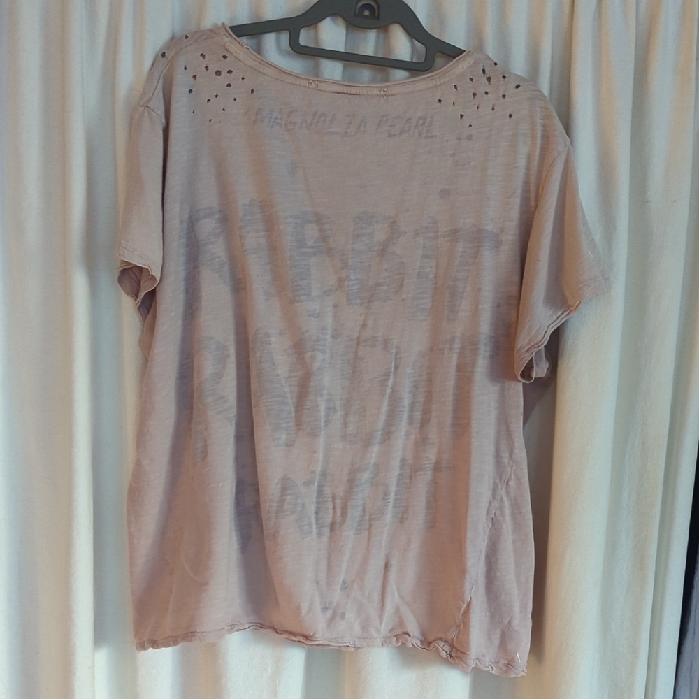 Magnolia Pearl Pink Graphic Short Sleeve Tee Rabbit Rabbit Rabbit - Picture 2 of 2